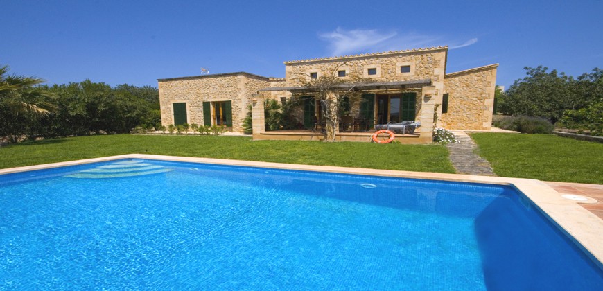Mallorca Villas – Enjoy this rural and modern Villa  for 4 people, close to the golf courses