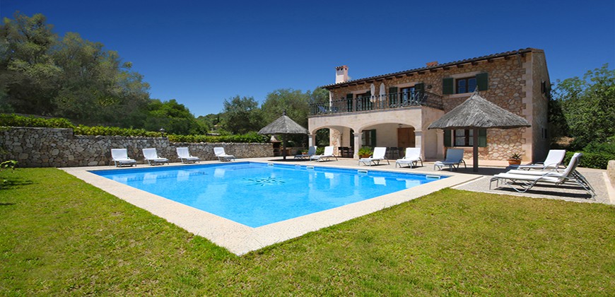 Villa Mallorca - Family Holiday in Petra with Air Conditioning and Wifi and large pool