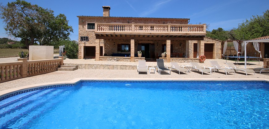Mallorca Familienurlaub in großartiger Finca mit Klimaanlage, einmaliger Außenbereich