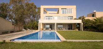 Mallorca Beach Holidays - modern, light  Villa with 3 Suites directly at the natural beach 1