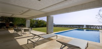 Mallorca Beach Holidays - modern, light  Villa with 3 Suites directly at the natural beach 3