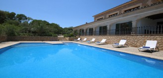 Holiday Rental with 6 bedrooms, Air Conditioning, Wifi, spacious with big pool 2
