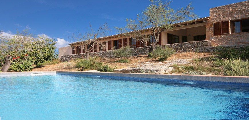 Holiday Rental Villa with fantastic views, 3 bedrooms, WIFI, Pool, North east Mallorca