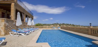 Finca Familiar Mallorca con 6 dormitorios, Aire Acondicionado y espectacular exterior 2