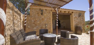Family Villa with air conditioning, big property and spectacular exterior area 4