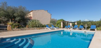 Holiday Cottage Mallorca with 3 bedrooms, mountain views, fenced pool area & WIFI