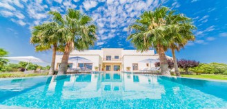 Luxury Holiday Villa with Sea Views, Air Conditioning, 6 bedrooms + 6 en suites