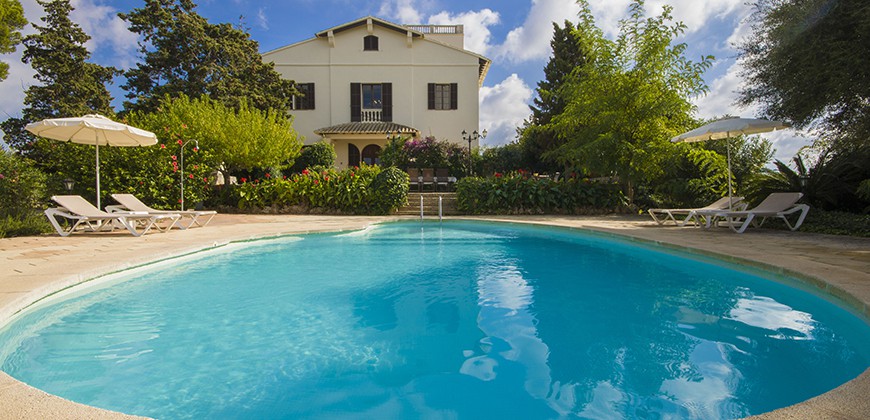 Group Holiday Rental for 12 people in the nature, 6 bedrooms, close to Palma