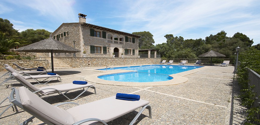 Family Holiday in the center of Mallorca with air conditioning, child safe pool, garden