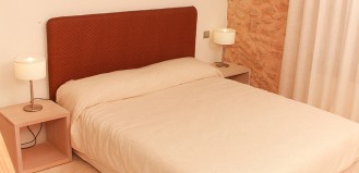 Vacaciones Mallorca en la Naturaleza, Habitación con galería y sofá cama | Agroturismo, Villas y Fincas 5