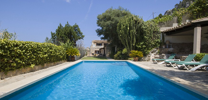Holiday Rental Pollensa - 4 bedrooms with Air Conditioning, WiFi, stunning views