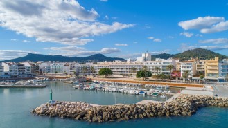 Ferienwohnung Cala Bona für 6 Personen direkt am Hafen mit seitlichem Meerblick
