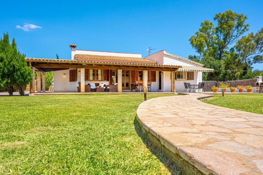 Finca Vacacional Pollença - con Piscina y Jardín, moderno, Aire Acondicionado y WIFI 1